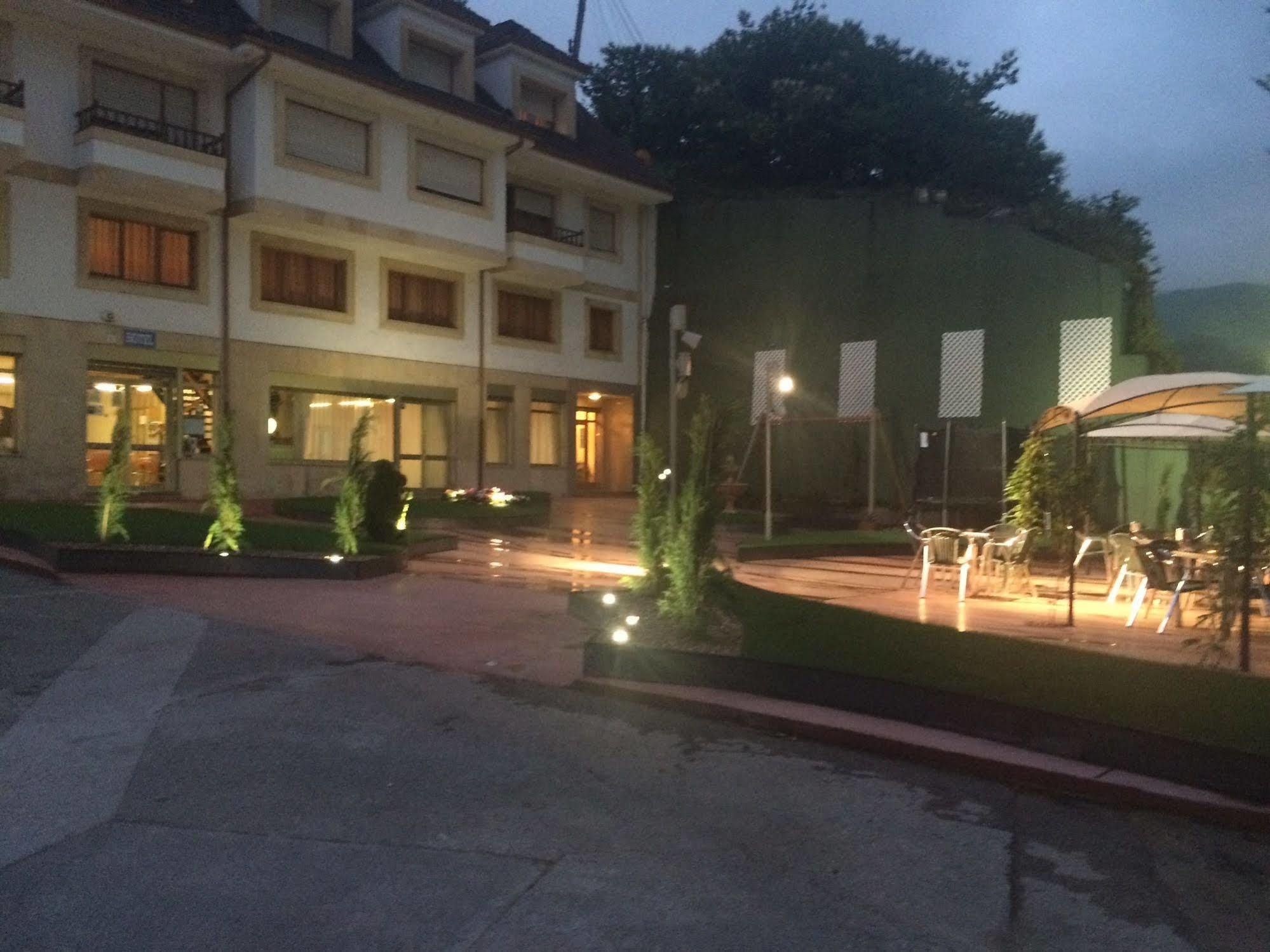 Hotel Penagrande Cangas De Narcea Exterior photo